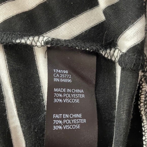 Plus size striped top. Black and white. Size 2X - Picture 5 of 5